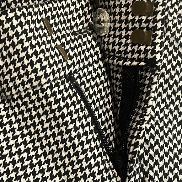 Women’s Old Navy Mid-rise Pixie Pants - Picture 6 of 6